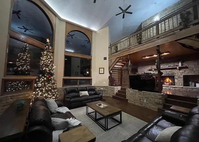 Crestview Estate 5 Acres-Heated Pool-5Min To Strip